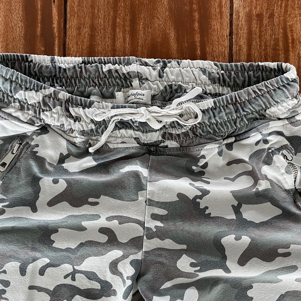 Nostalgia (made in Italy) Camo Pants size 6